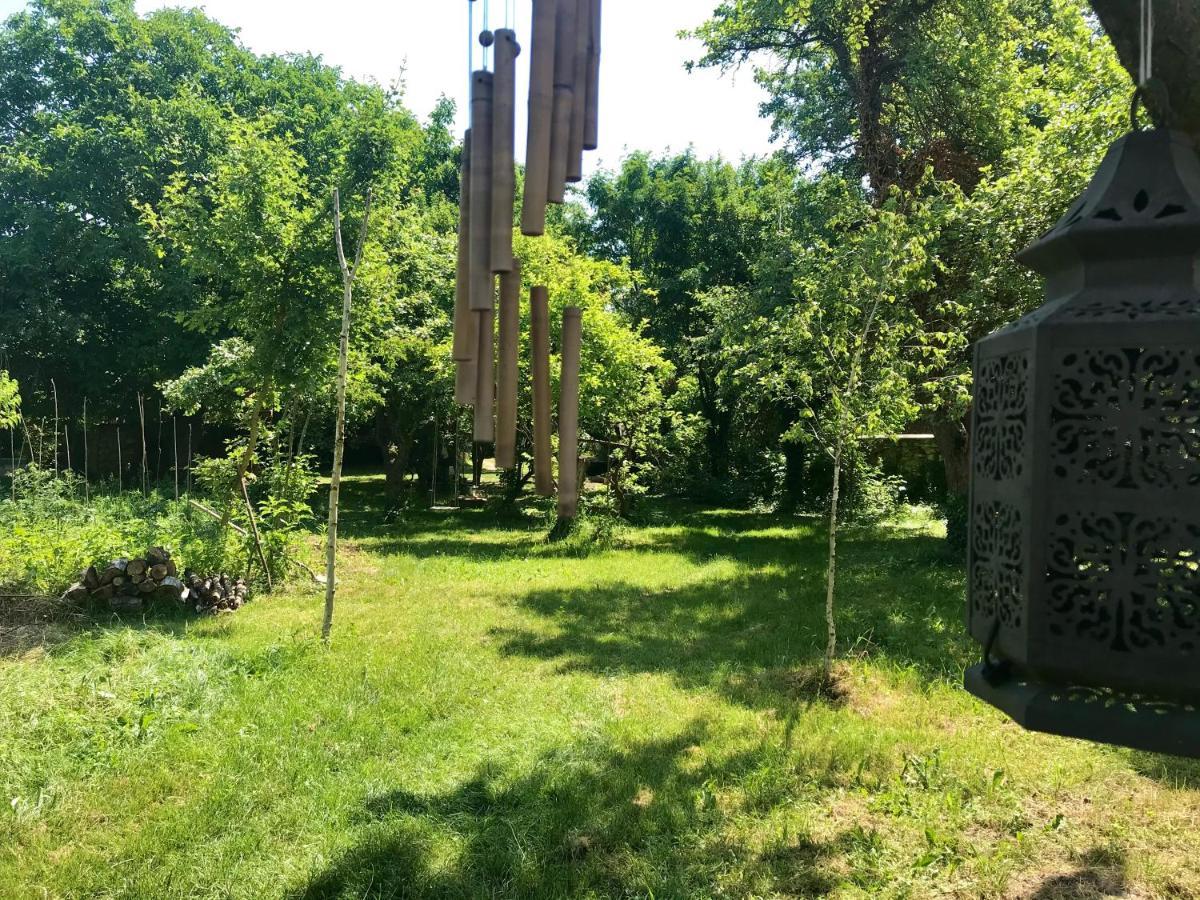 Batul Kert Hotel Mencshely Kültér fotó